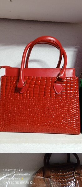 Sac à main rouge élégant