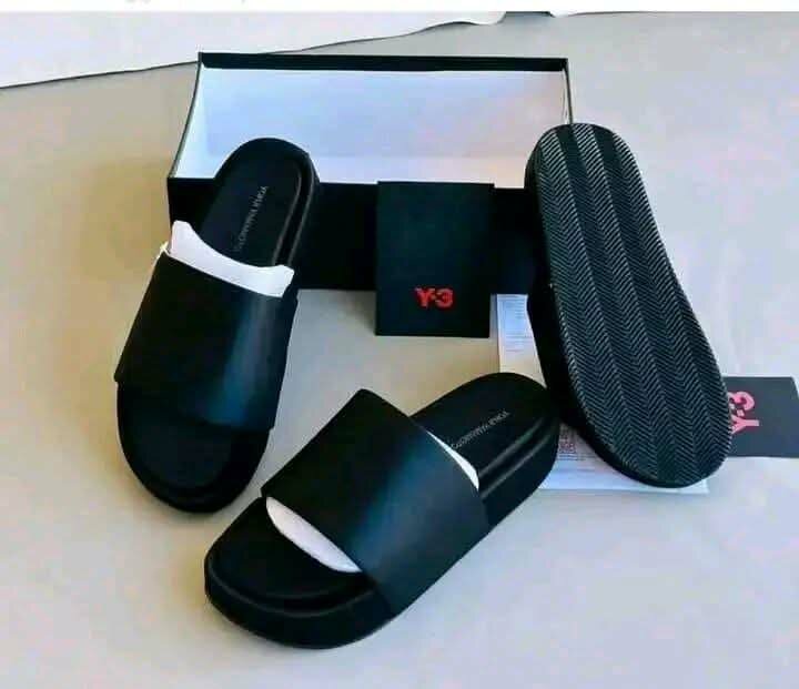 Sandales et sabots modernes