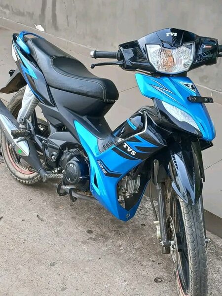 Scooter TVS moderne et élégant