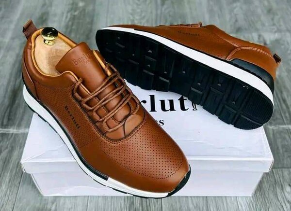 Chaussures en cuir marron pour hommes