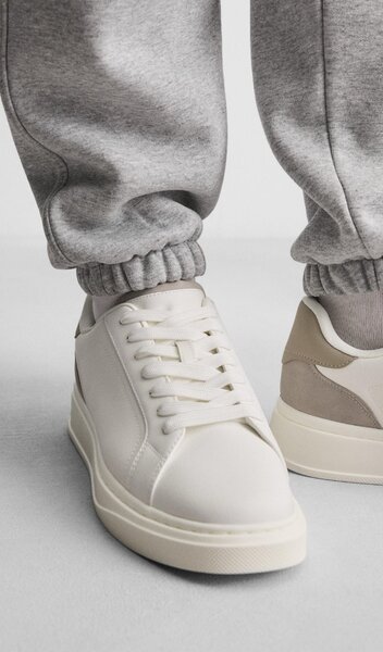 Heel detail trainers Zara