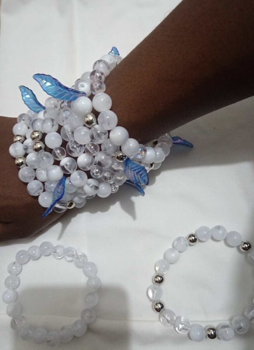 Bracelets en perles 4 à 1500f