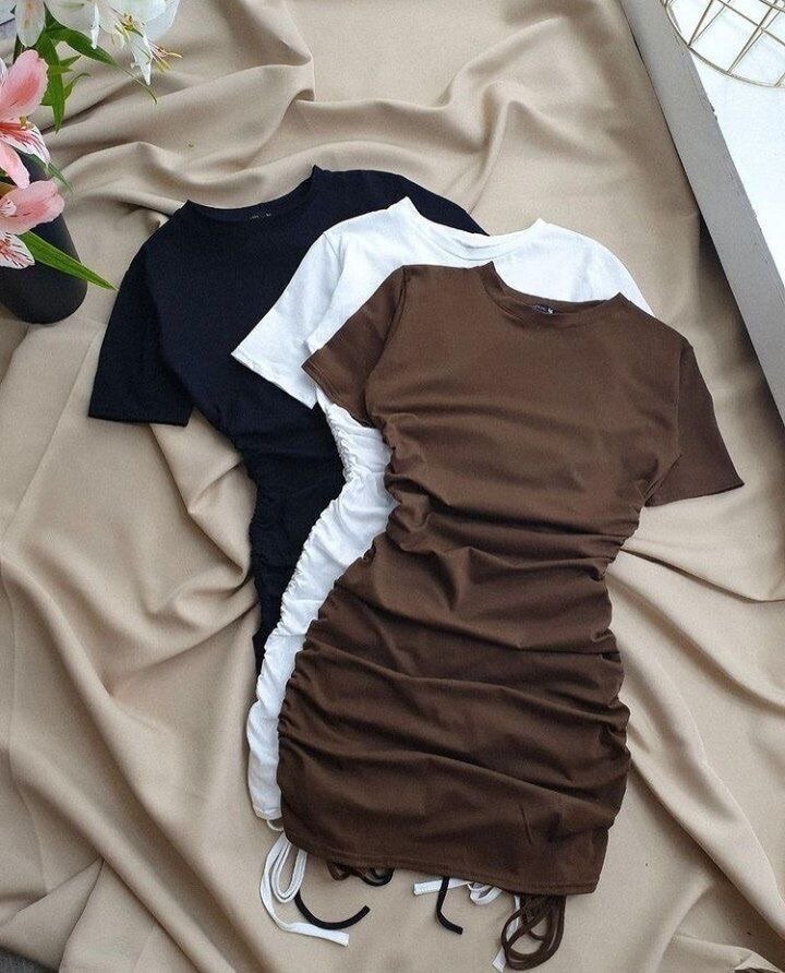 Robe moulante avec fronces