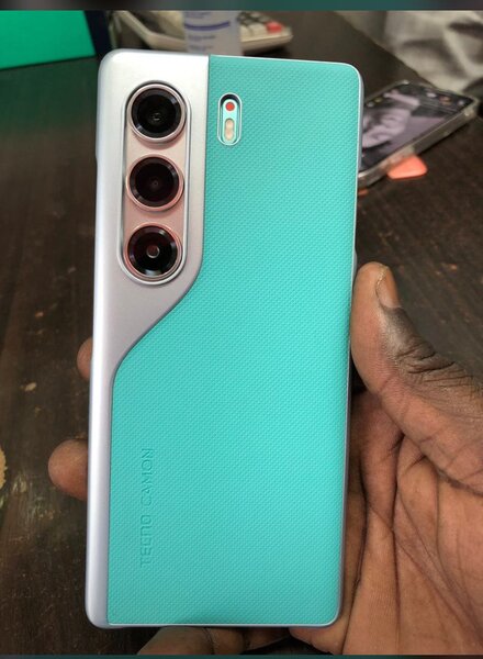 Camon 40 256/16 de ram