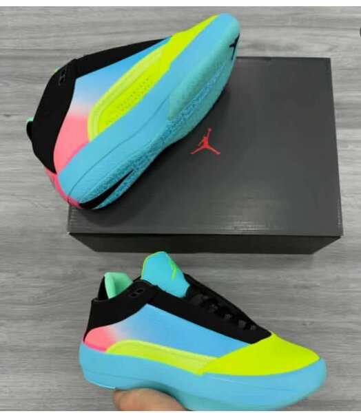 Baskets multicolores modernes