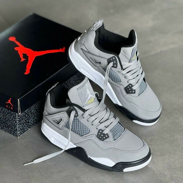 AIR JORDAN 4