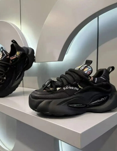 Chaussures sportives noires homme