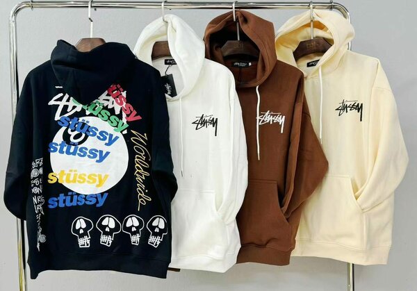 Sweat à Capuche Graphique