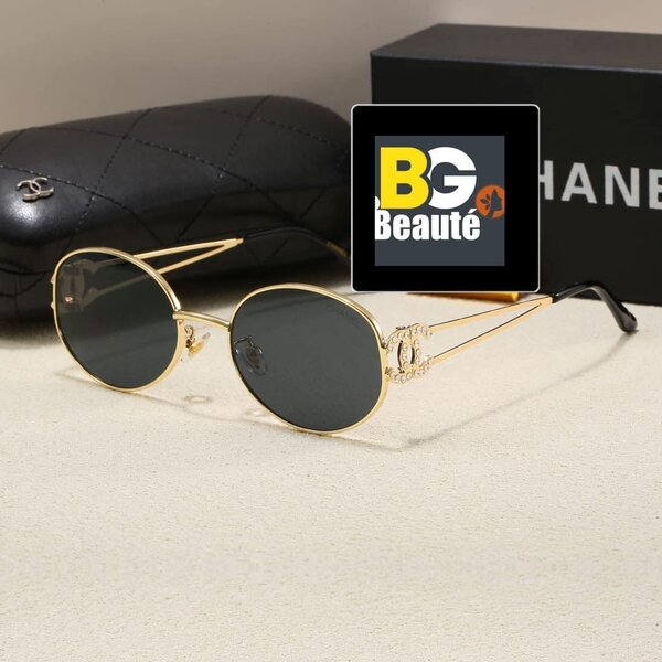 Lunettes de soleil élégantes dorées