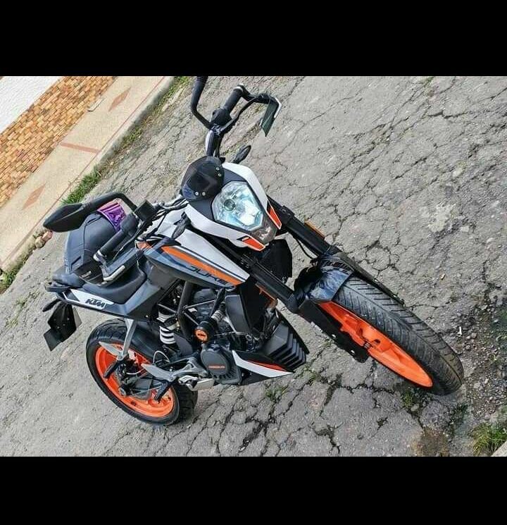 Moto KTM duke 200