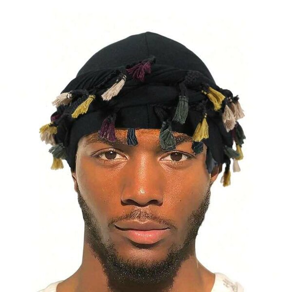 Chapeau à pompons moderne