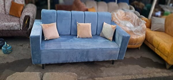 Canapé bleu en velours moderne