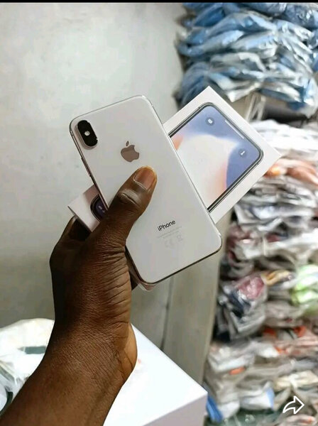 iPhone X 64 Go - État Neuf