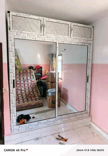 Armoire à miroirs coulissante