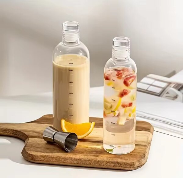 Bouteille d'eau graduée colorée