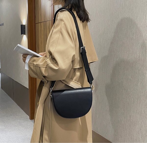 Сумка кросс боди через плечо.