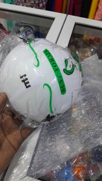 Ballon de football blanc