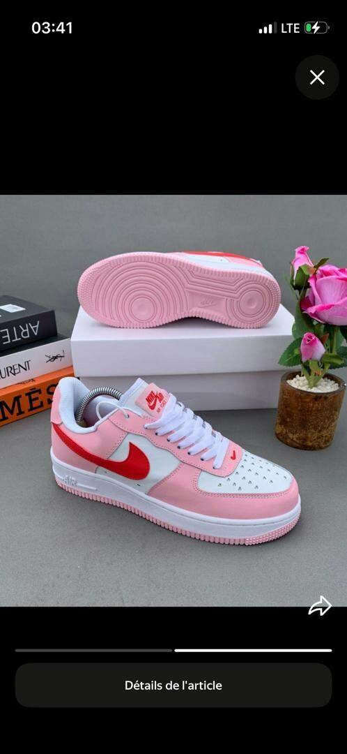 Chaussures Nike Air Force 1 roses