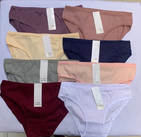 Culottes en dentelle couleur assortie