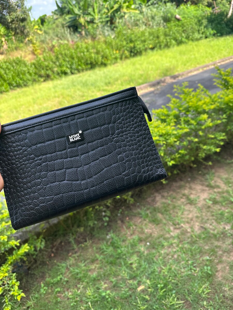 Pochette en cuir noir élégant