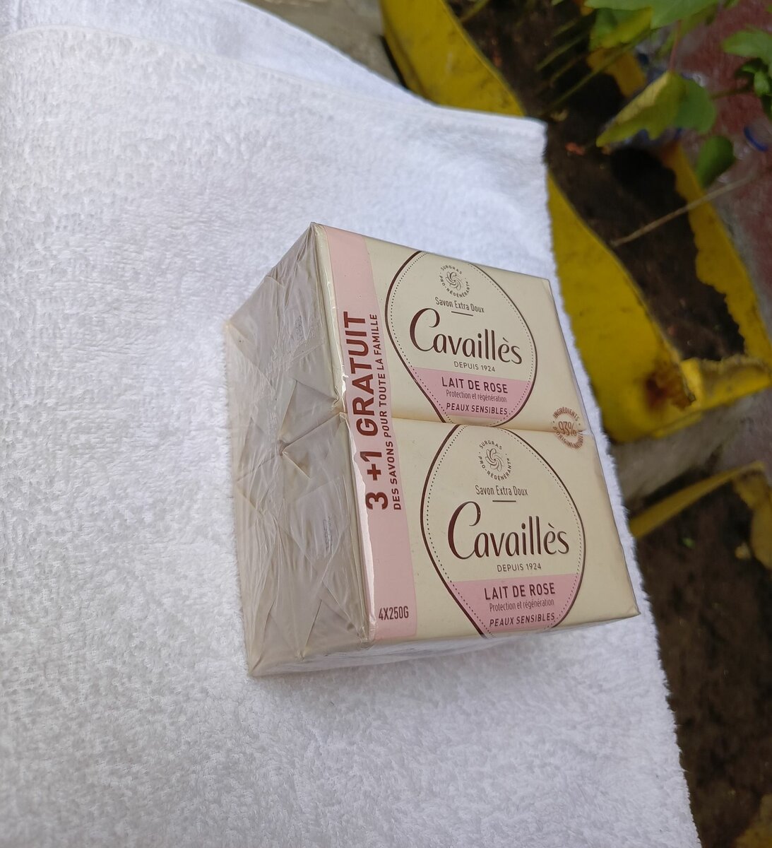 Rogé Cavaillès (Lait de rose)