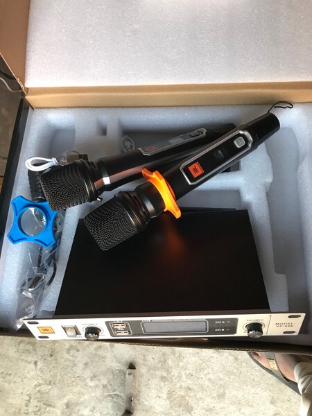 JBL rechargeable Microphones