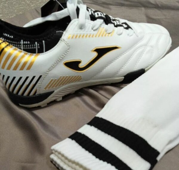 Сороконожки для футбола, футбольные бутсы, бутсы для футбола