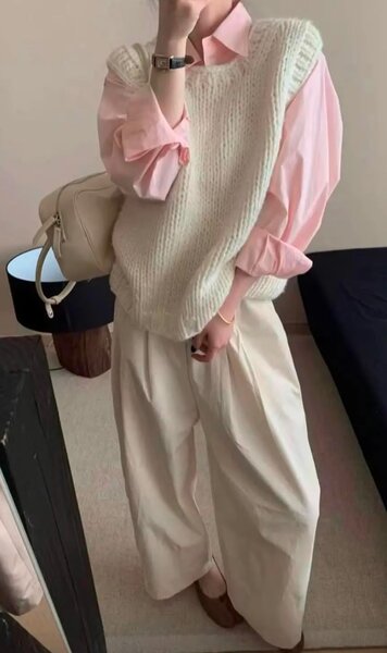 Бежевый вязаный жилет