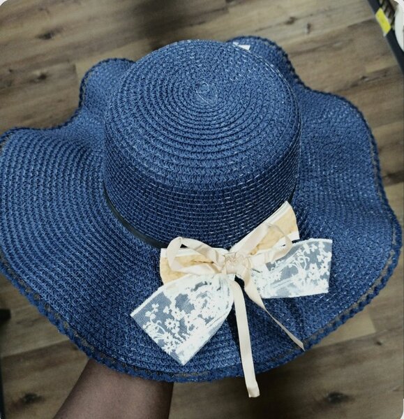 Chapeau d'été en paille bleu