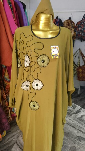 Caftan élégant avec broderie