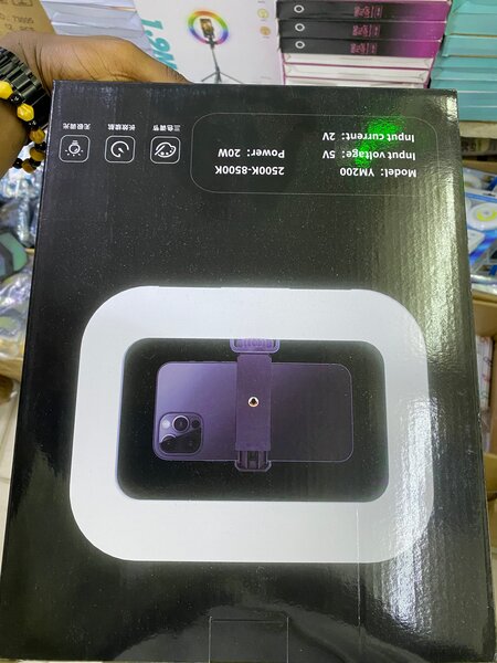 Lumière avec support téléphone