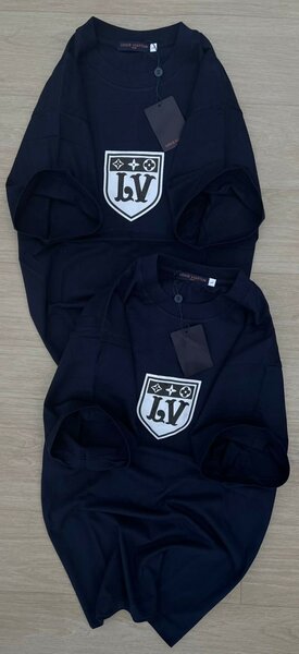 T-shirt noir unisexe élégant