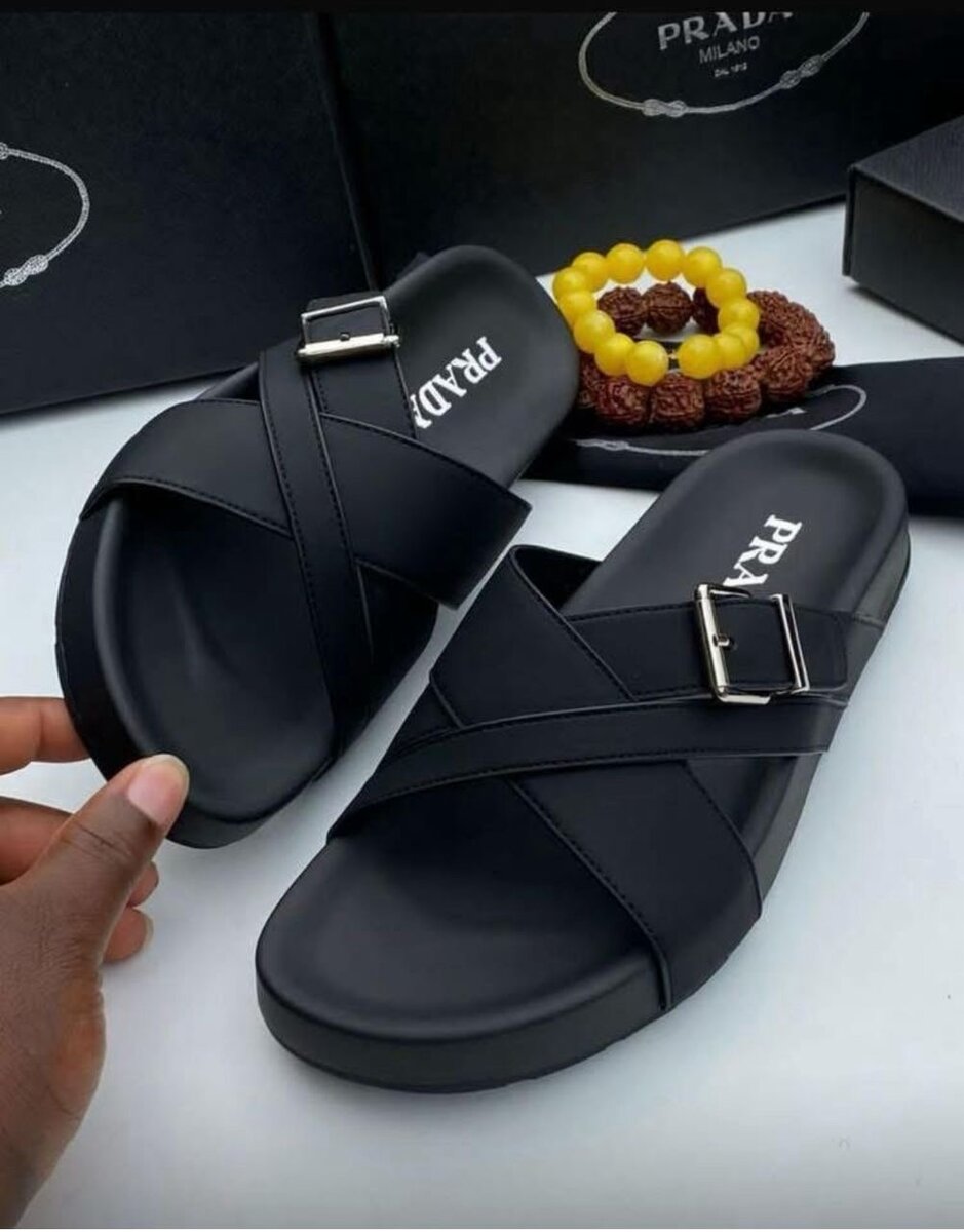 Sandales en cuir noir élégantes