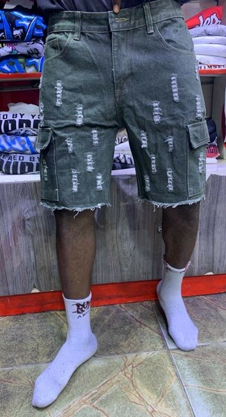 Short en jean déchiré homme