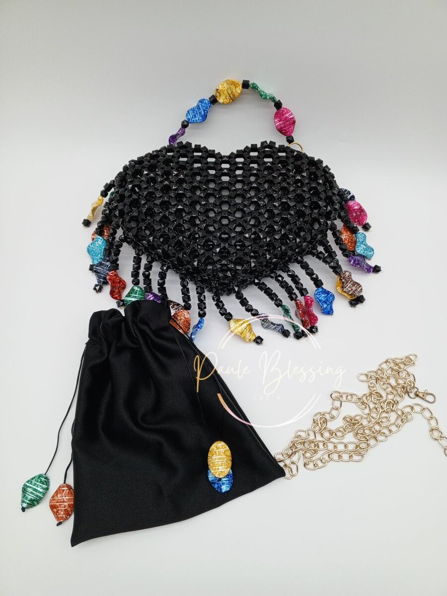 Sac en perles noir coloré