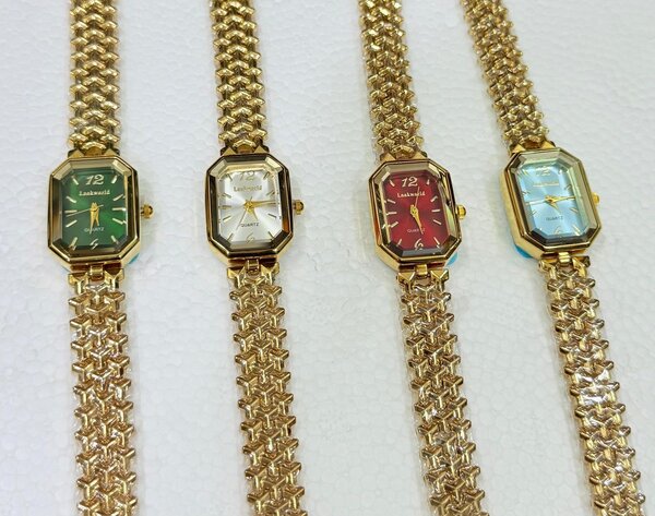 Montres élégantes or femme