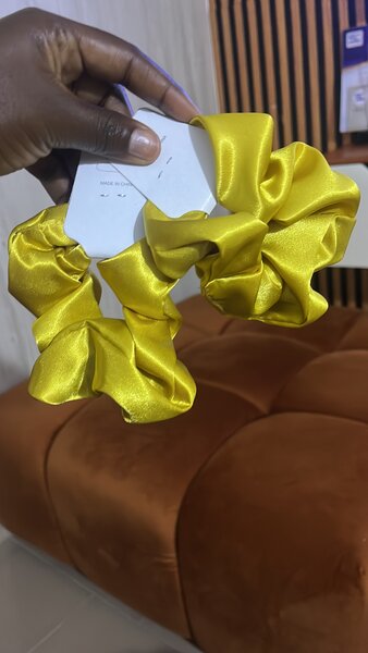 Chouchou cheveux en satin brillant