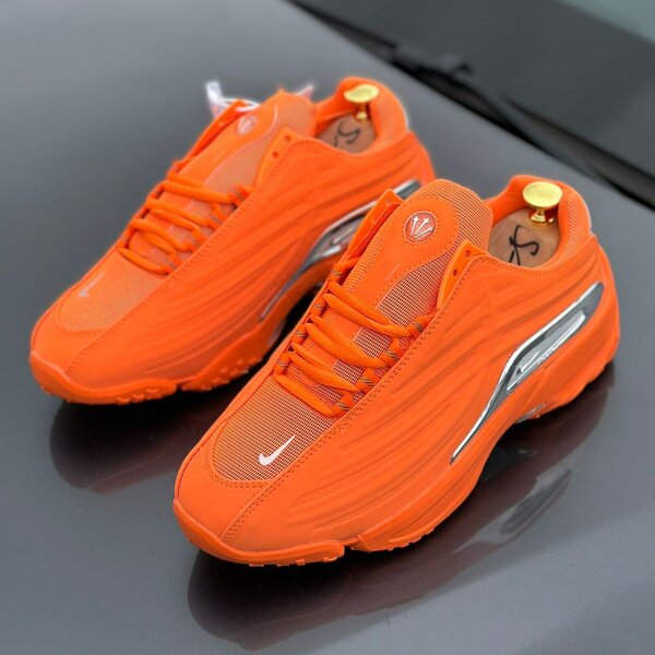 Basket Nike nocta dans carton