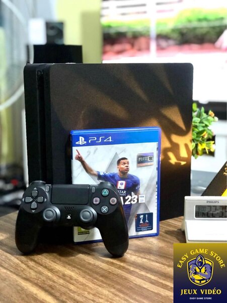 PS4 SLIM ÉDITION 1 MANETTE + 1 CD OFFERT