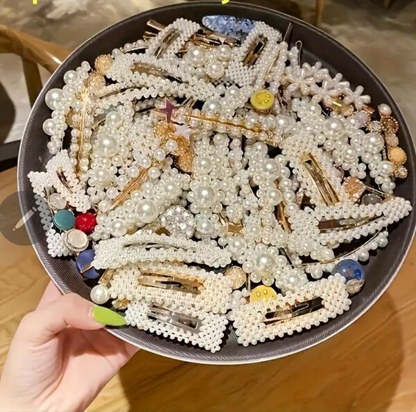 Elegant Pearl Hair Clips