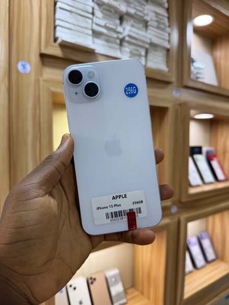 15 Plus 256Go Quasi Neuf