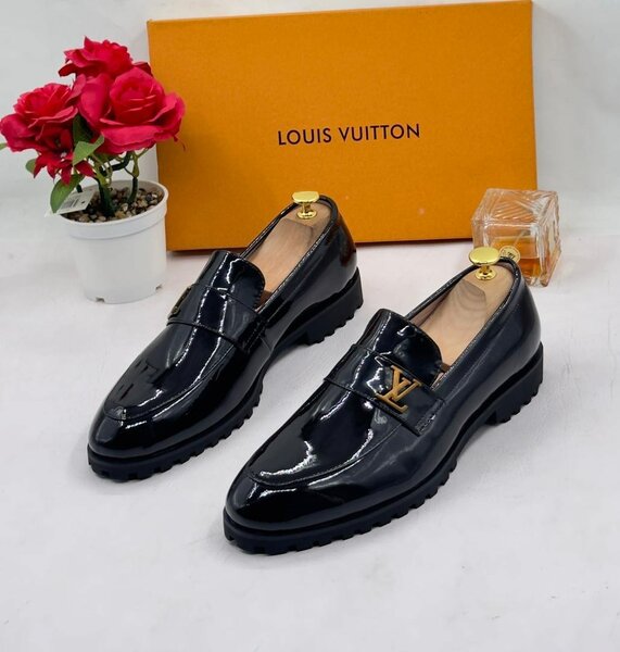 LOUIS VUITTON SHOE