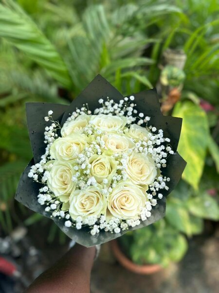 Bouquet de roses blanches élégantes
