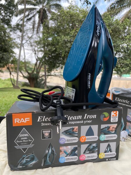 Fer à Repasser Vapeur RAF