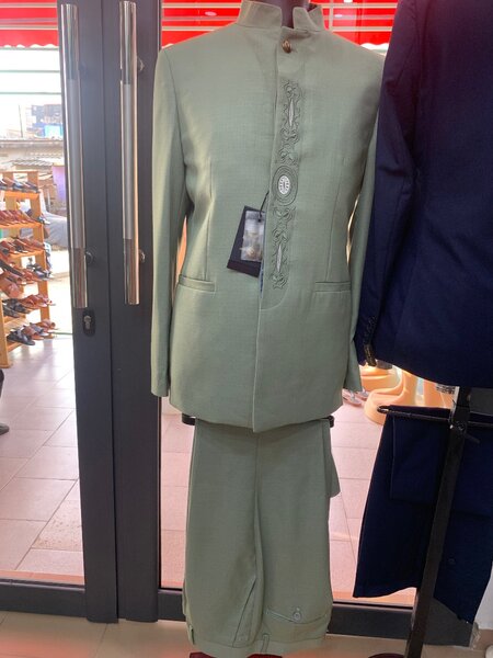 Costume élégant pour hommes