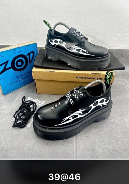 Chaussures gothiques flammées