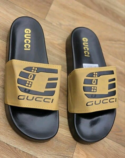Sandales Gucci en cuir noir