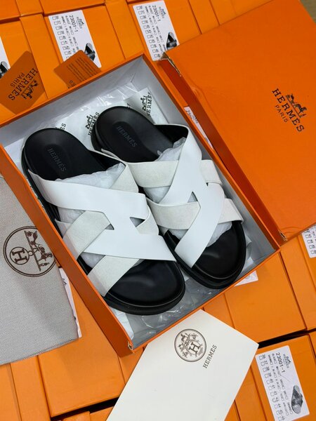 HERMES Sandales en cuir blanc