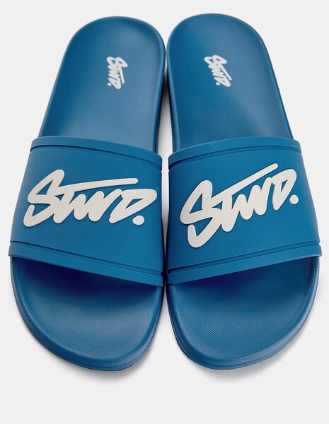 Claquette pull and bear