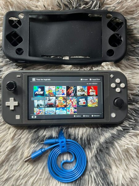 NINTENDO SWITCH LITE + 15 jeux